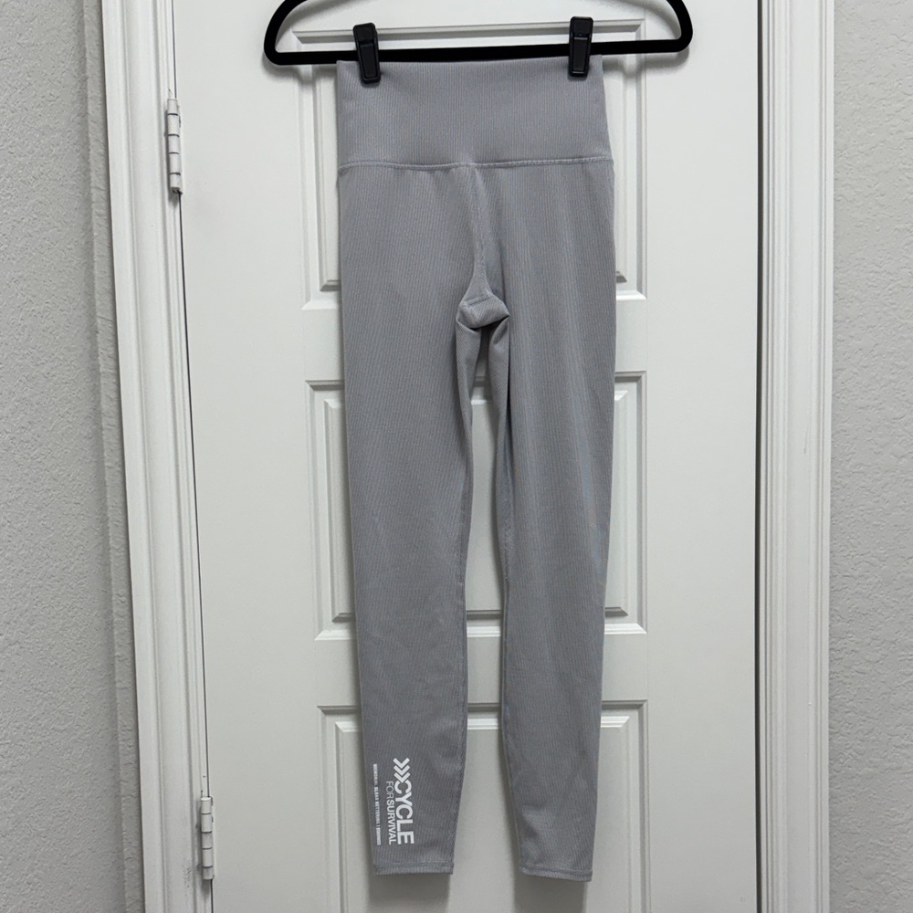 Vuori Ribbed Leggings in Light Grey